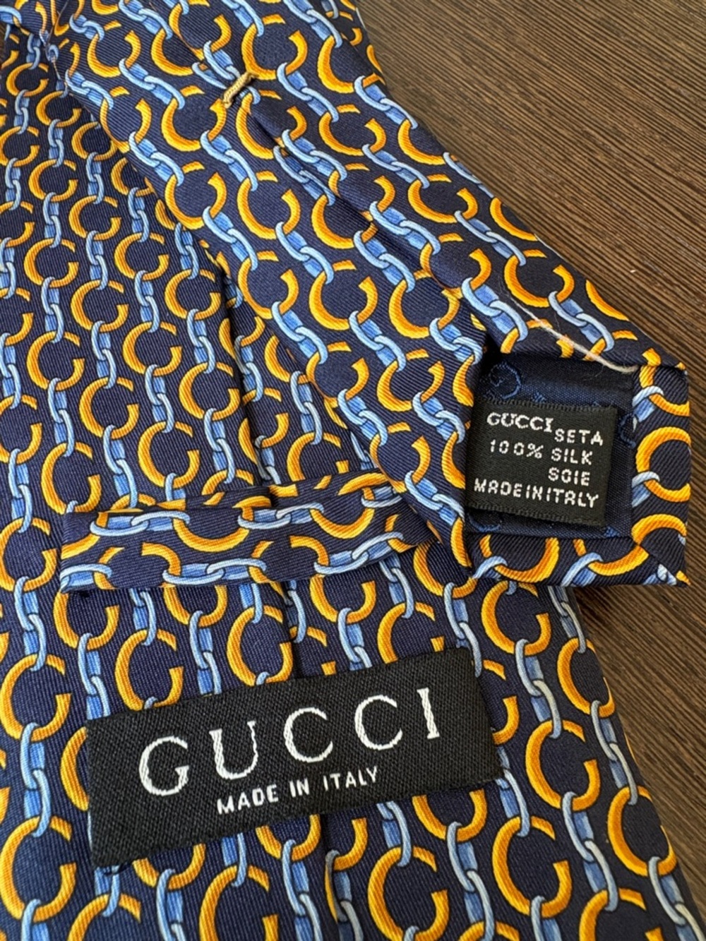 VTG Gucci Navy Tie with Yellow & Light Blue Chain Motif,  like new - Picture 3 of 8